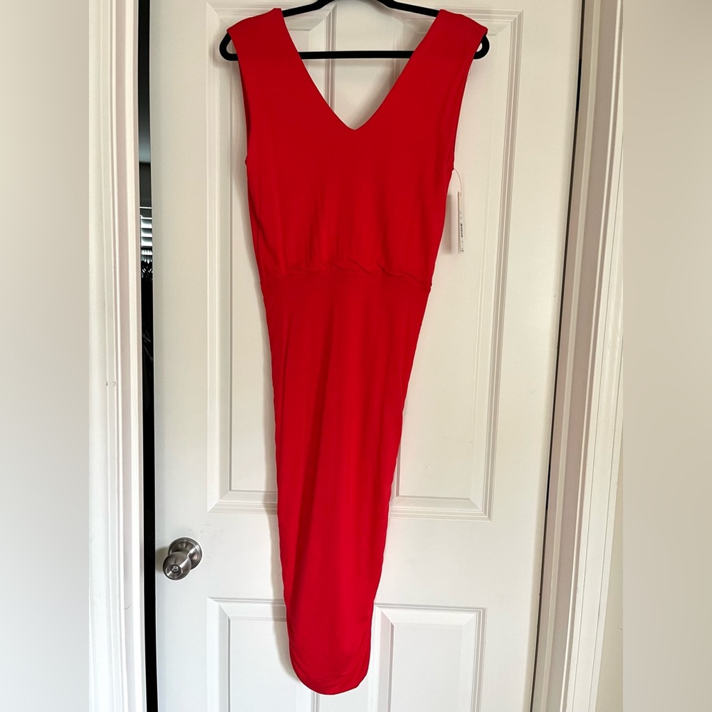 NWT Alice + Olivia Sleveless Ruched Red V Neck Midi Dress XS